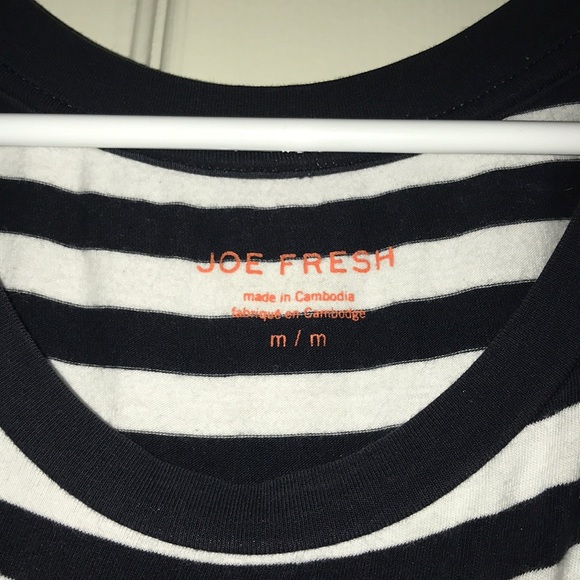 A black and white stripped T - Picture 3 of 3